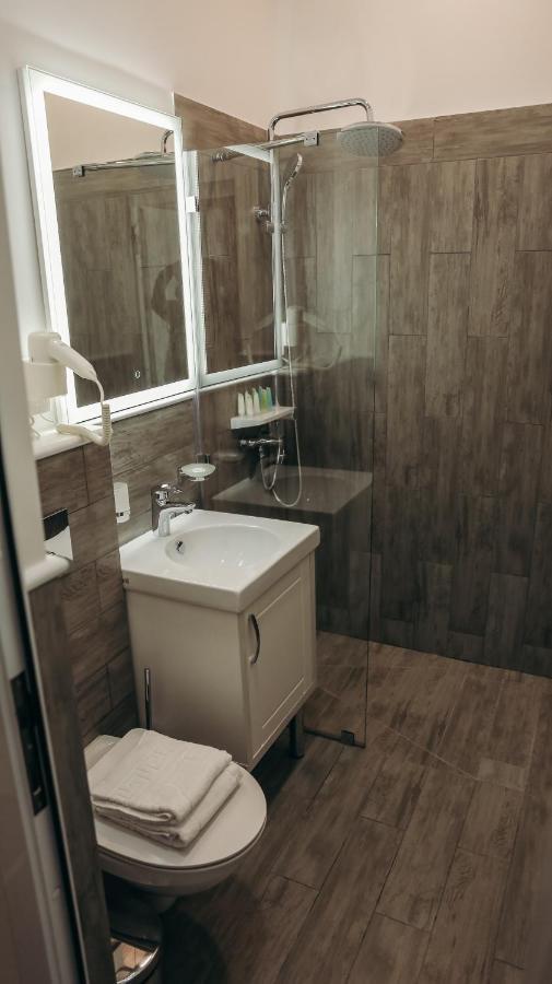 7 Boutique Hotel Ust-Kamenogorsk Exterior photo